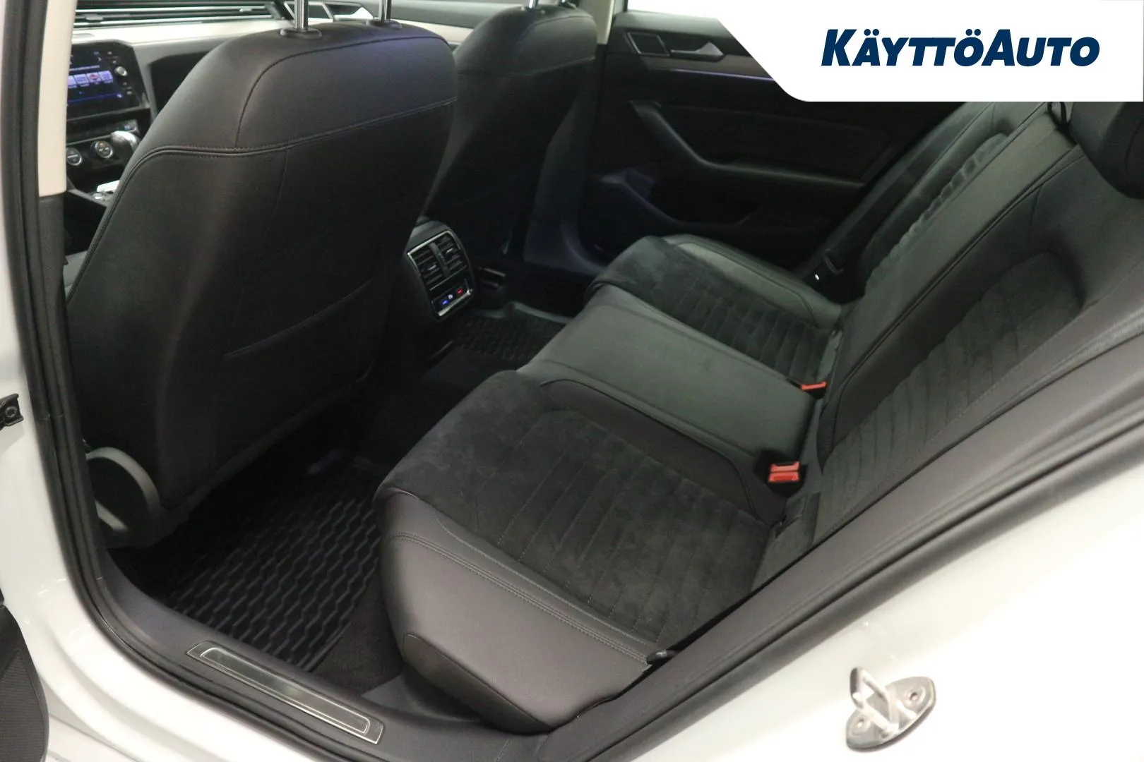 VOLKSWAGEN Passat ERB-991 carousel image