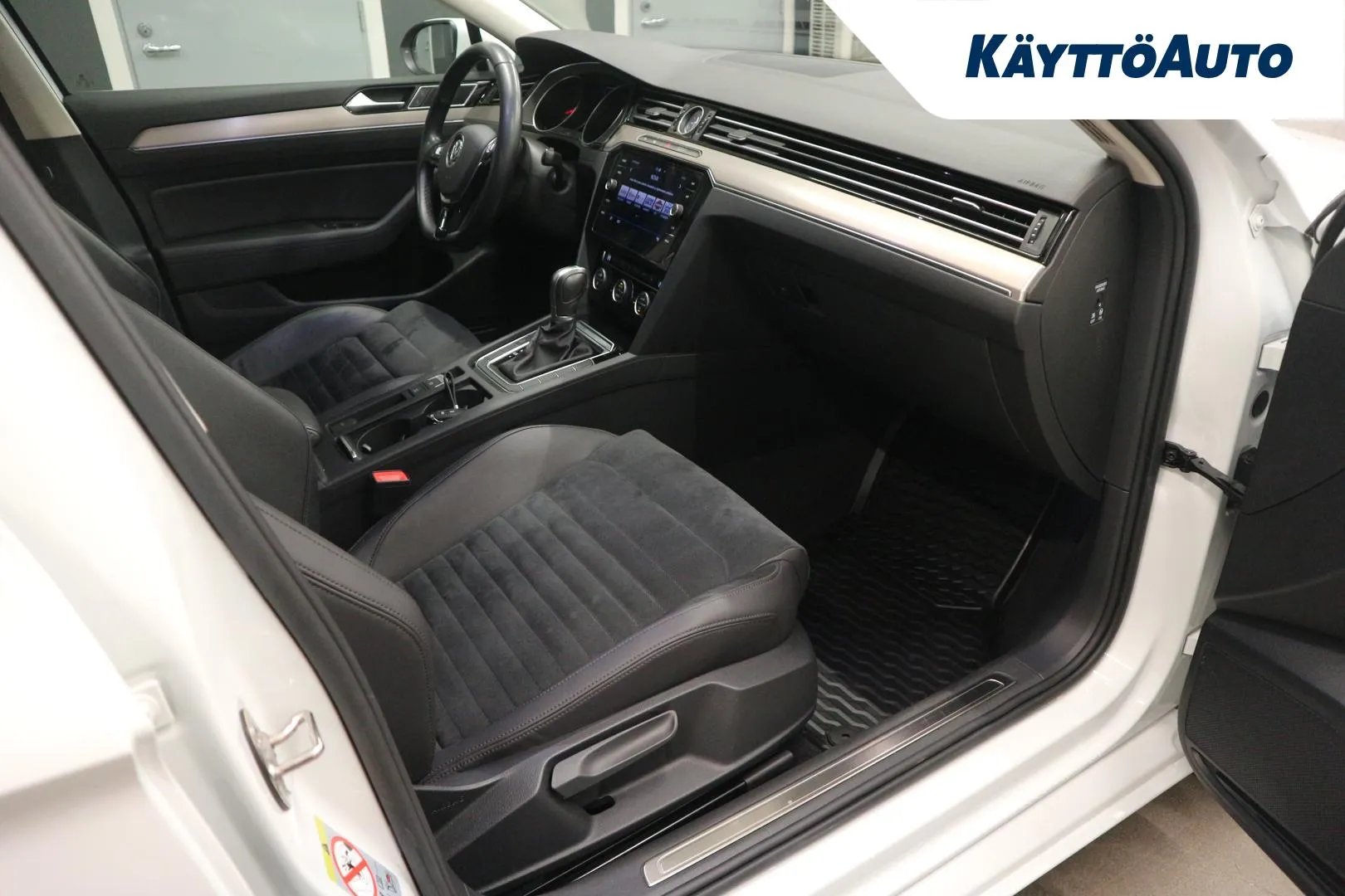 VOLKSWAGEN Passat ERB-991 carousel image