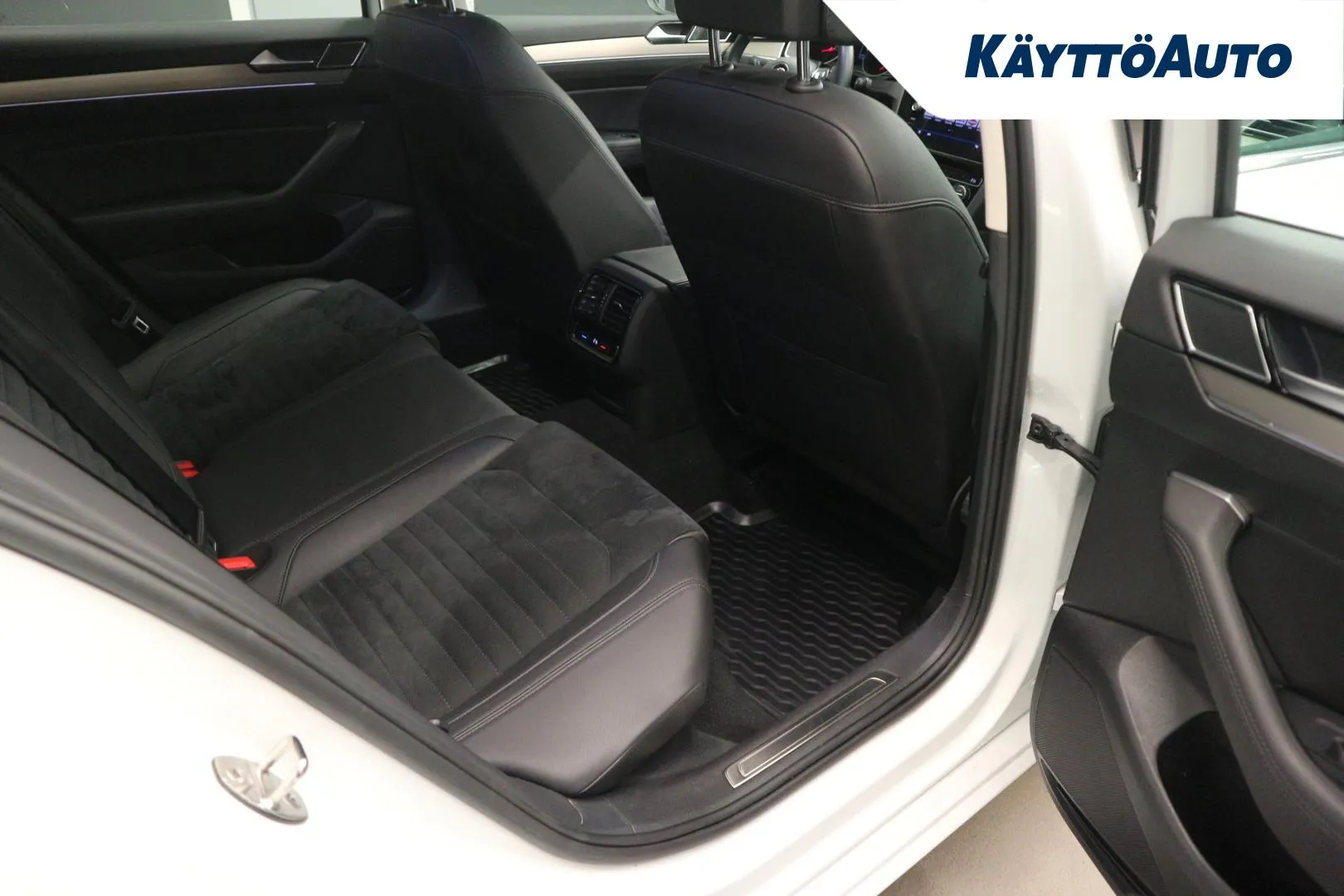 VOLKSWAGEN Passat ERB-991 carousel image