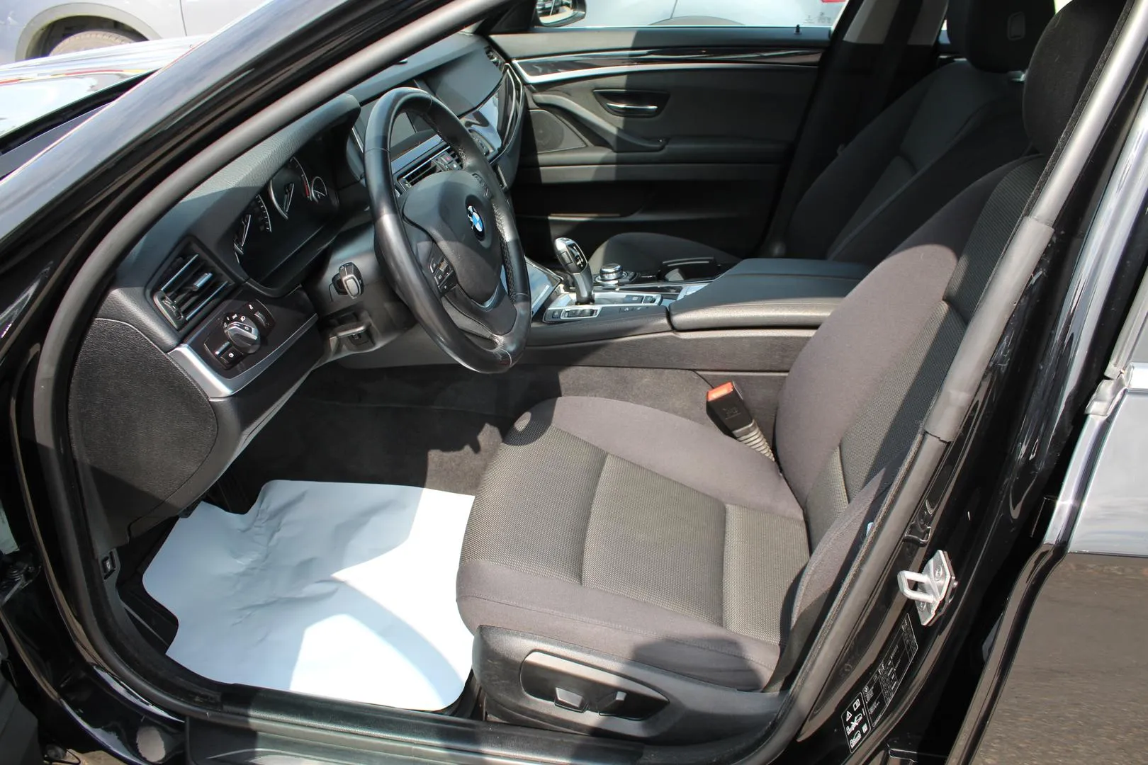 BMW 520 OUX-874 carousel image