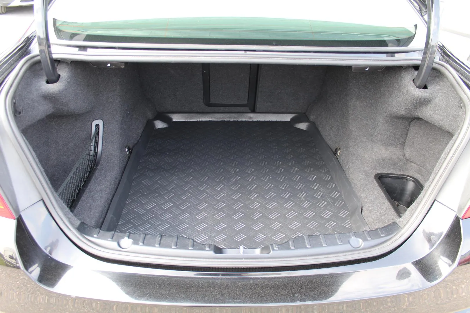 BMW 520 OUX-874 carousel image