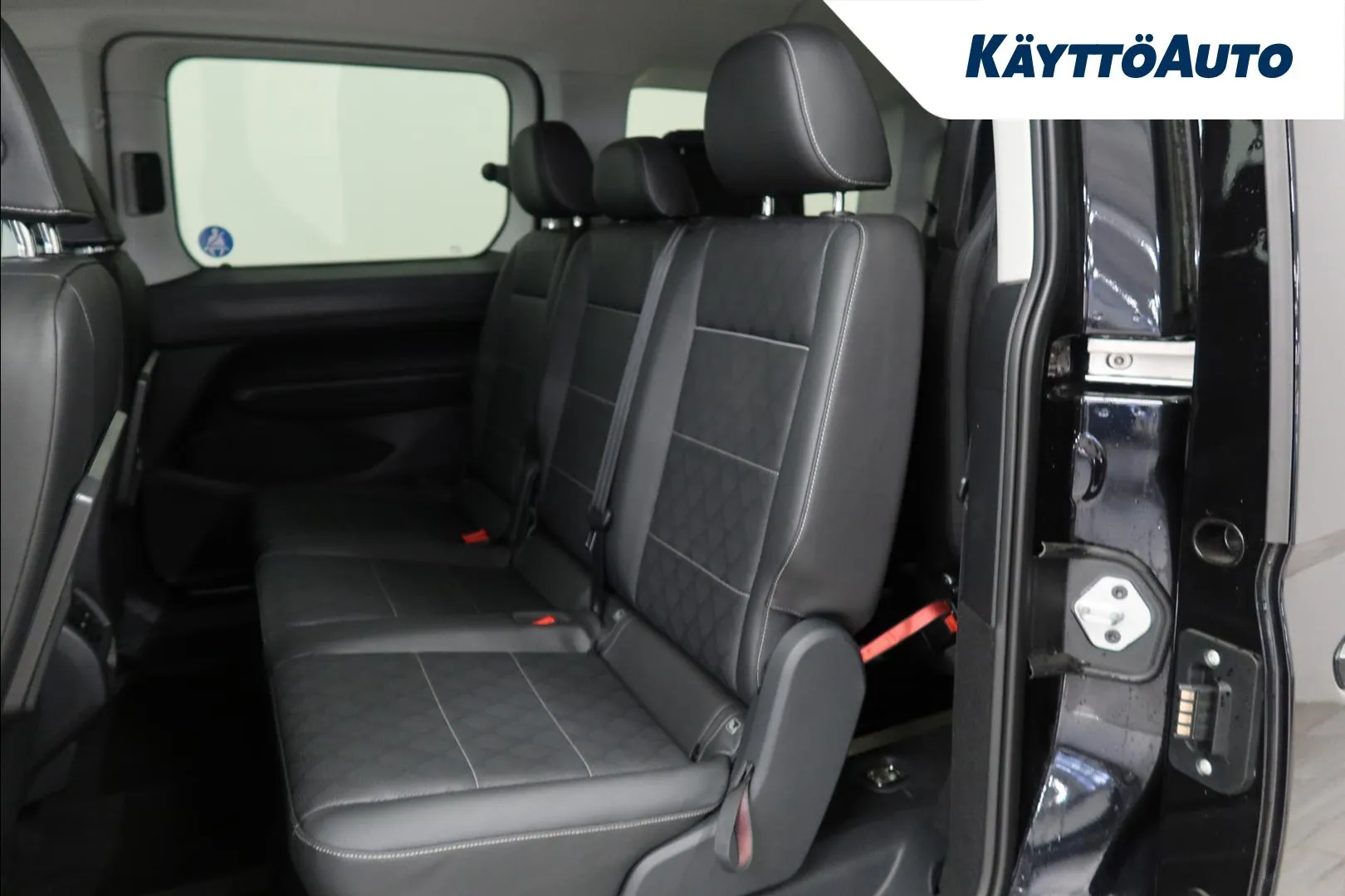 Ford Grand Tourneo Connect ZPE-645 carousel image
