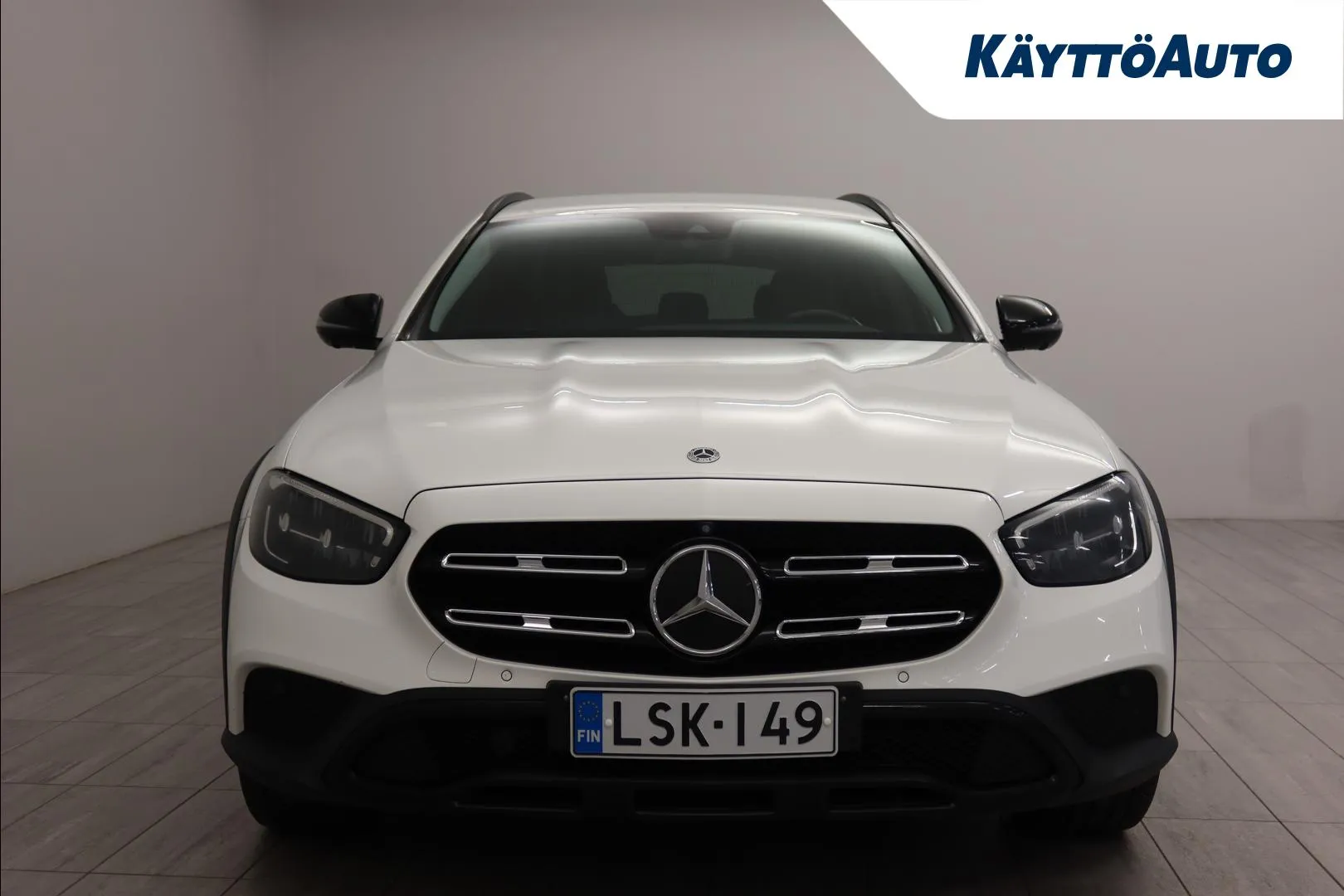 MERCEDES-BENZ E LSK-149 carousel image