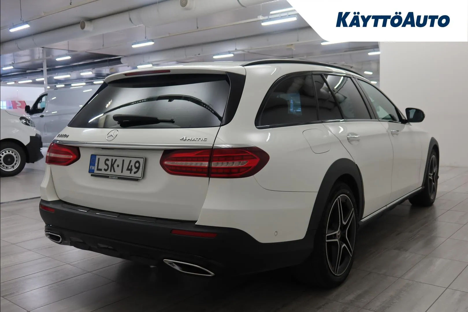 MERCEDES-BENZ E LSK-149 carousel image