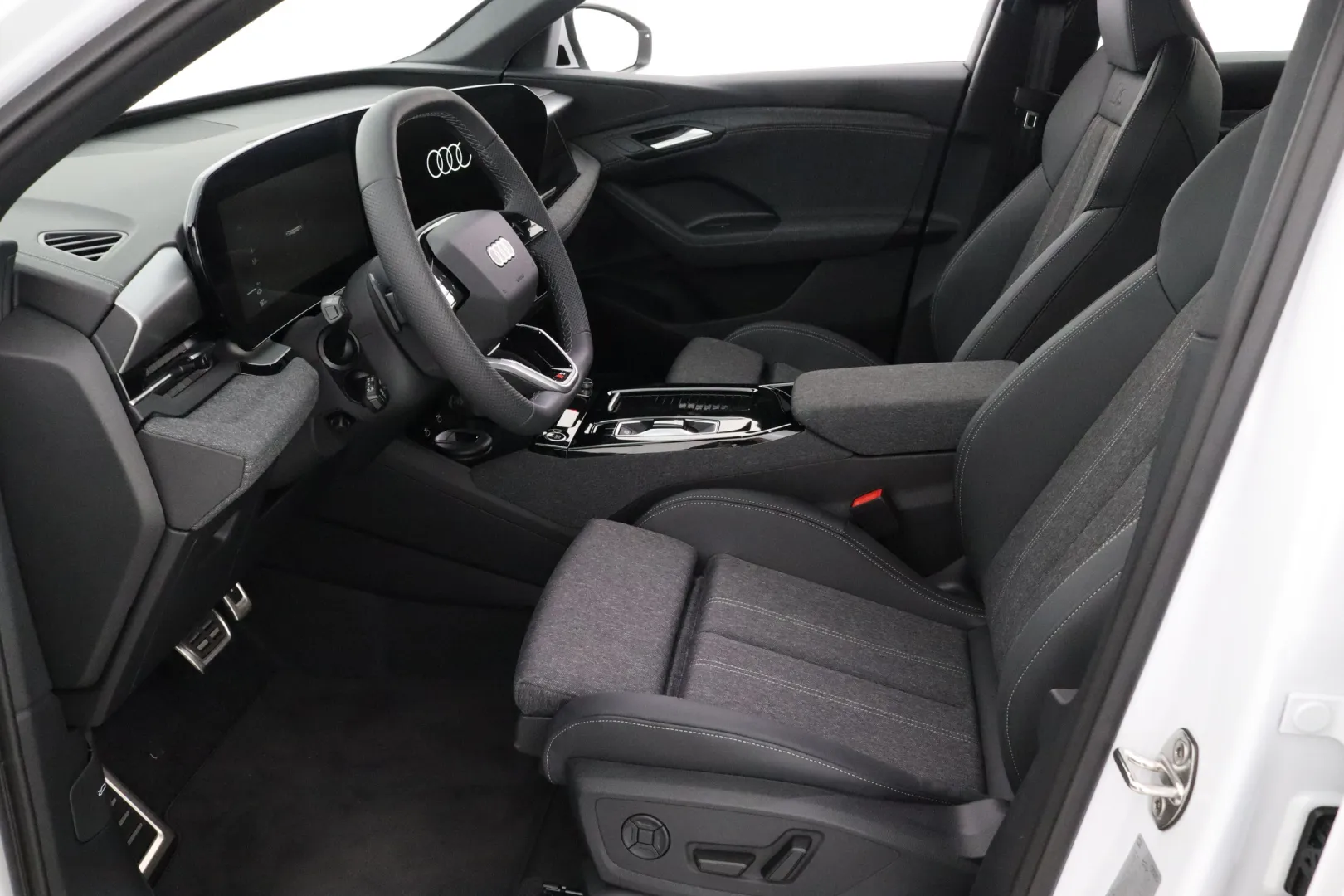 Audi Q6 e-tron JOC-423 carousel image