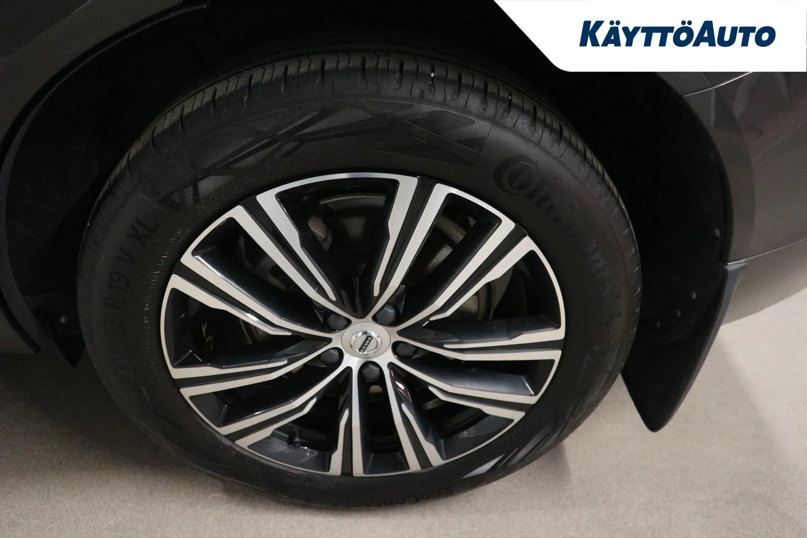 VOLVO XC60 YLJ-318 carousel image