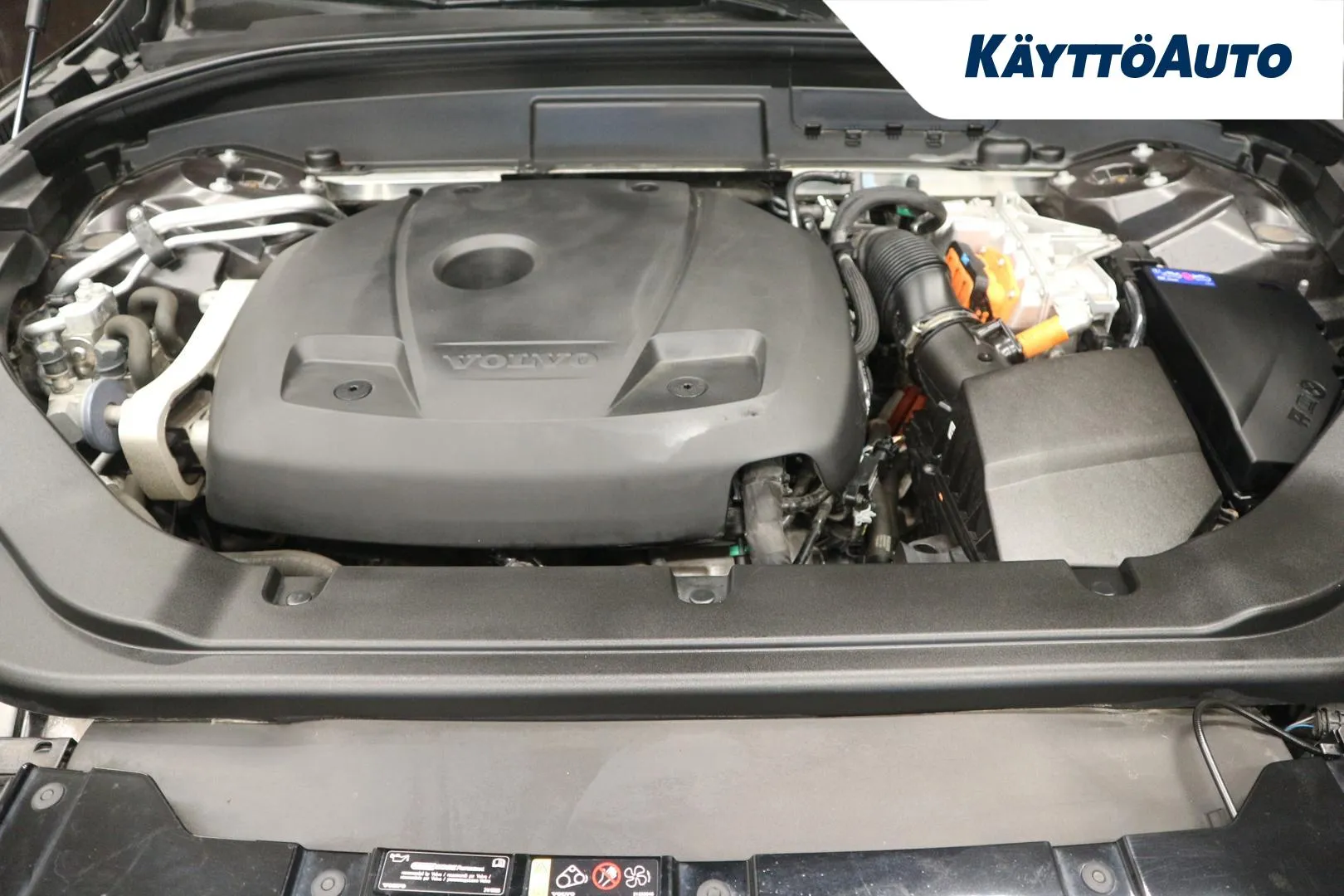 VOLVO XC60 YLJ-318 carousel image