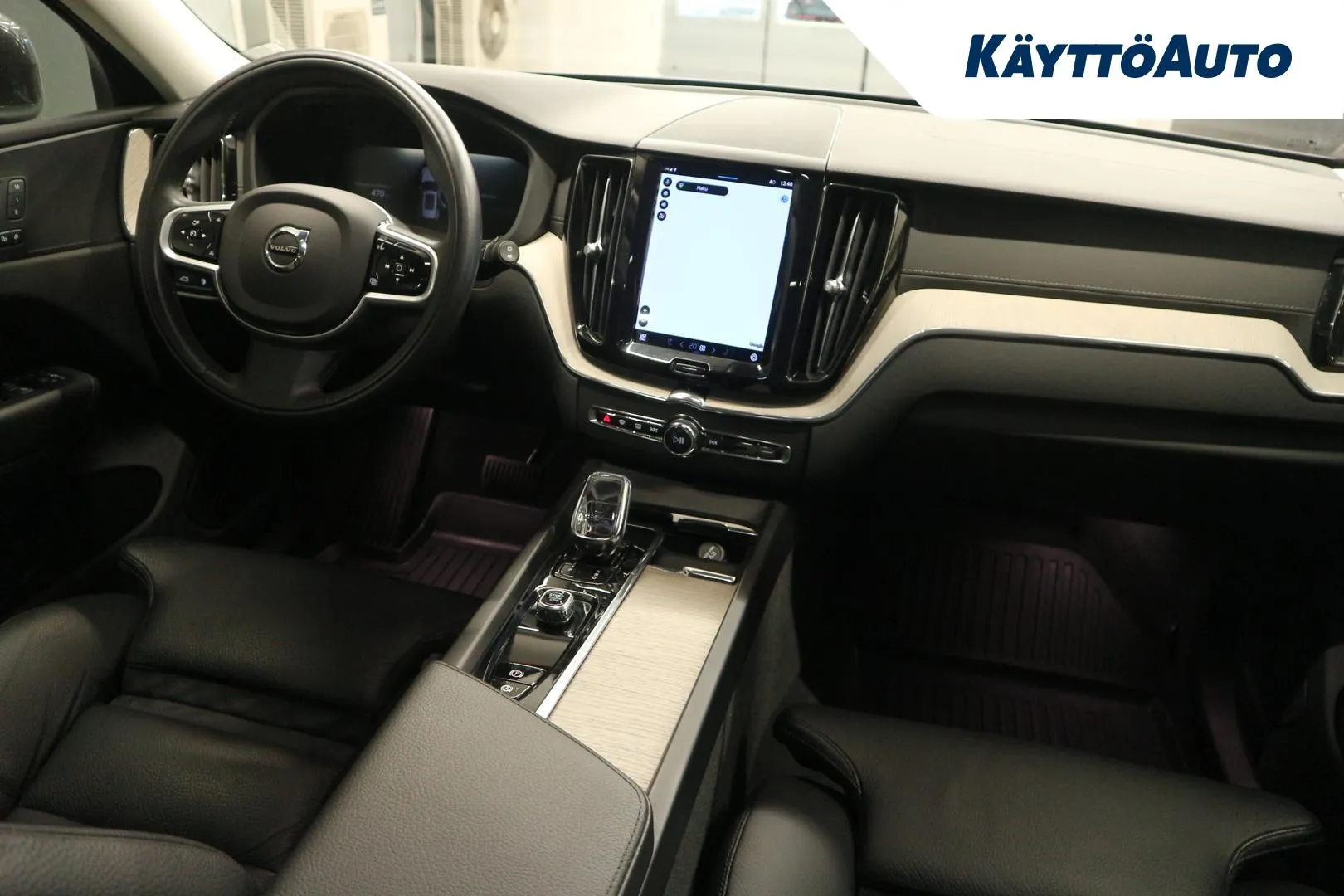 VOLVO XC60 YLJ-318 carousel image