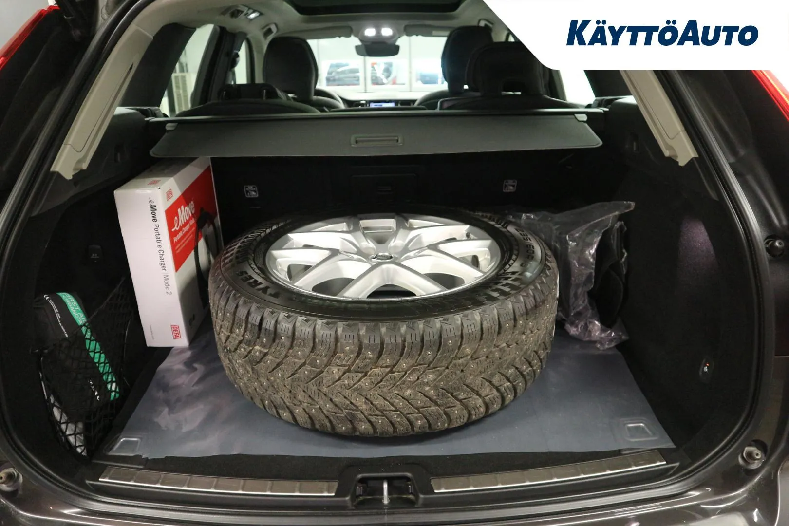 VOLVO XC60 YLJ-318 carousel image