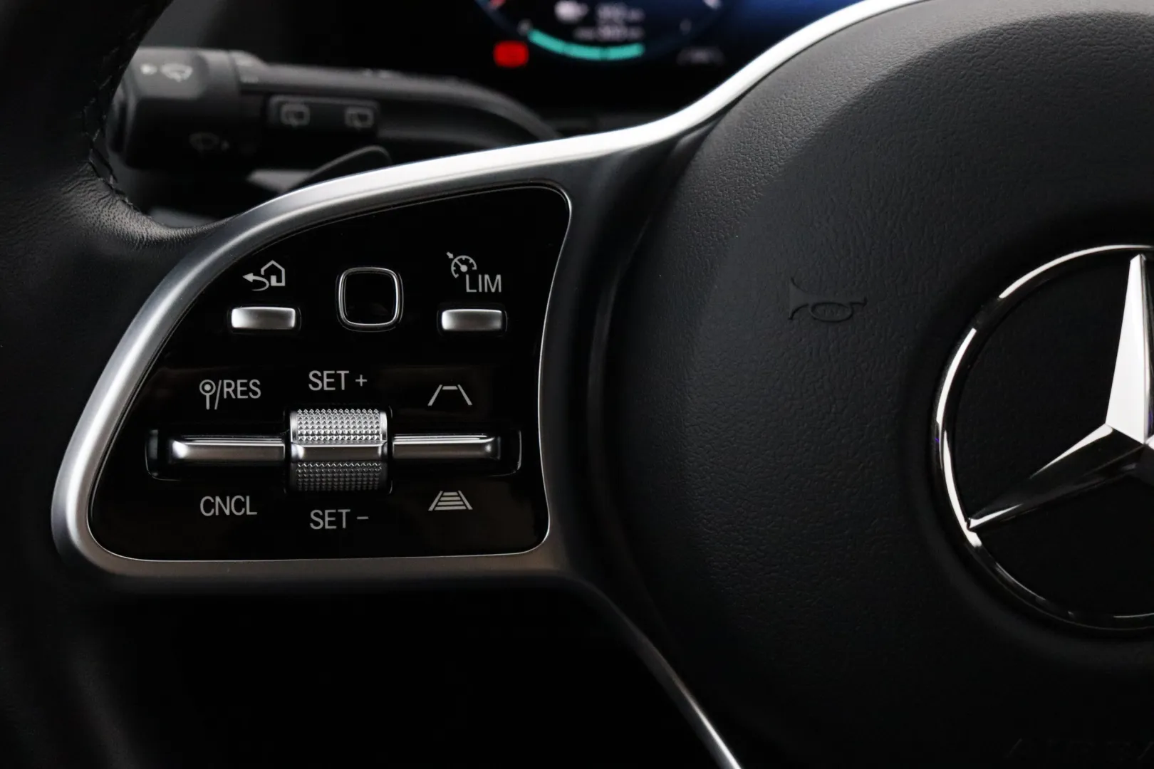 MERCEDES-BENZ EQA OZZ-580 carousel image