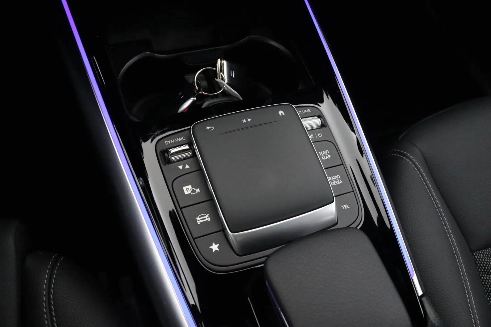 MERCEDES-BENZ EQA OZZ-580 carousel image