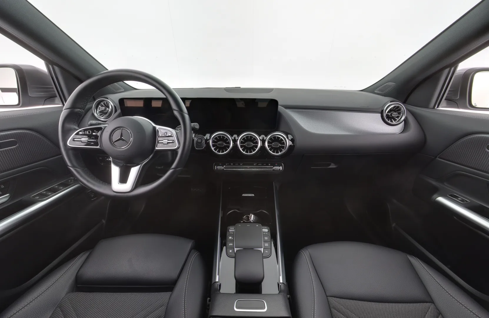 MERCEDES-BENZ EQA OZZ-580 carousel image