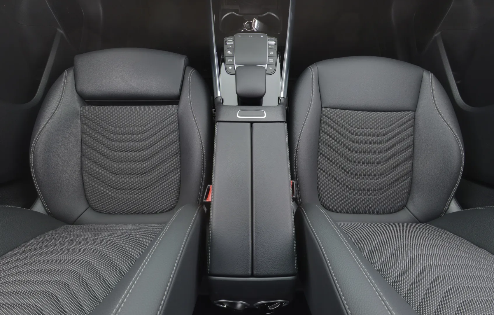 MERCEDES-BENZ EQA OZZ-580 carousel image