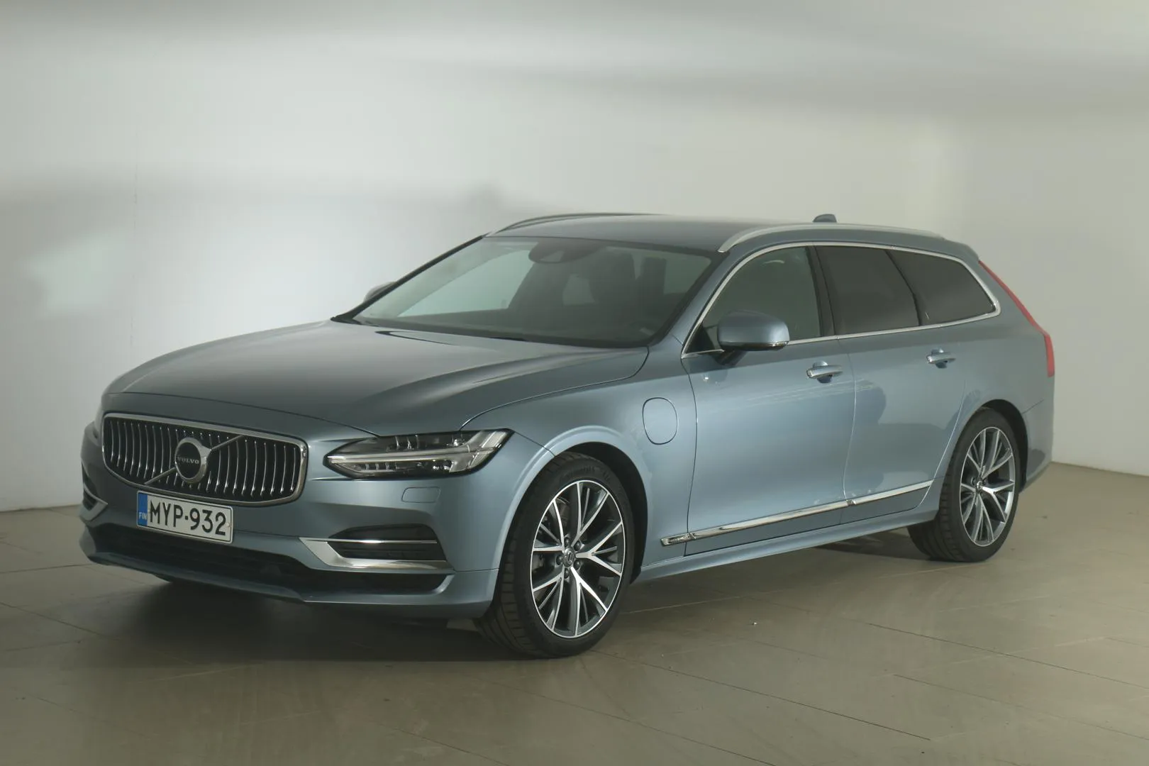 VOLVO V90 MYP-932 carousel image