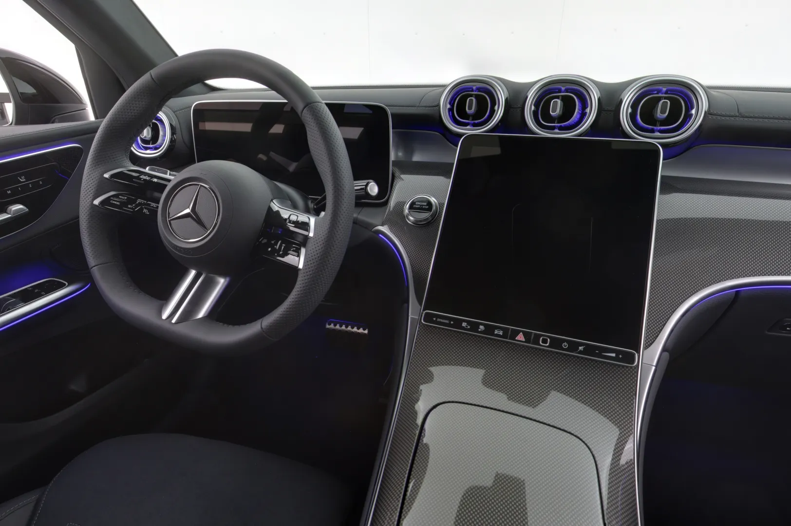 Mercedes-Benz GLC ZPP-682 carousel image