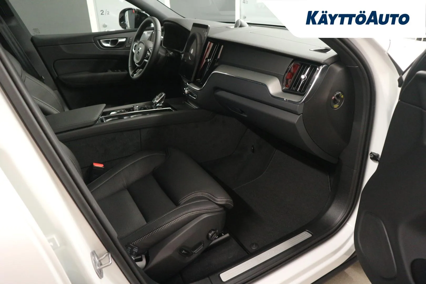 Volvo XC60 ZPM-617 carousel image