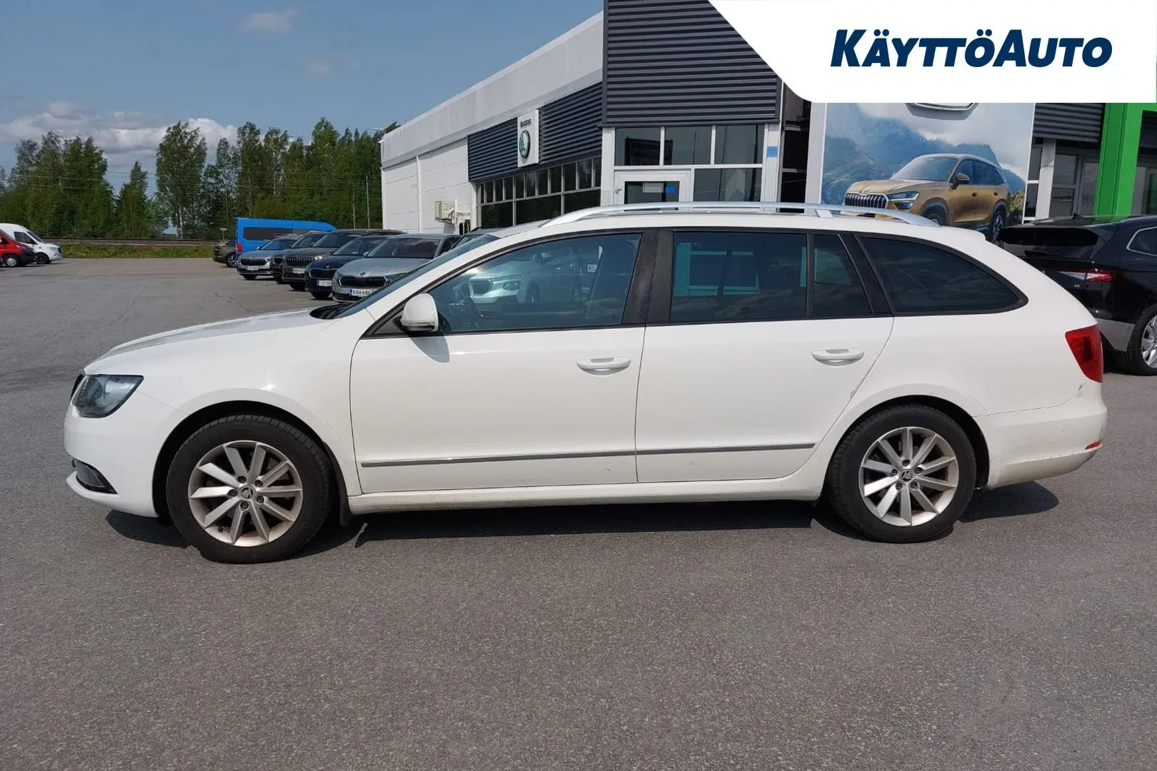 SKODA Superb CJI-725 carousel image