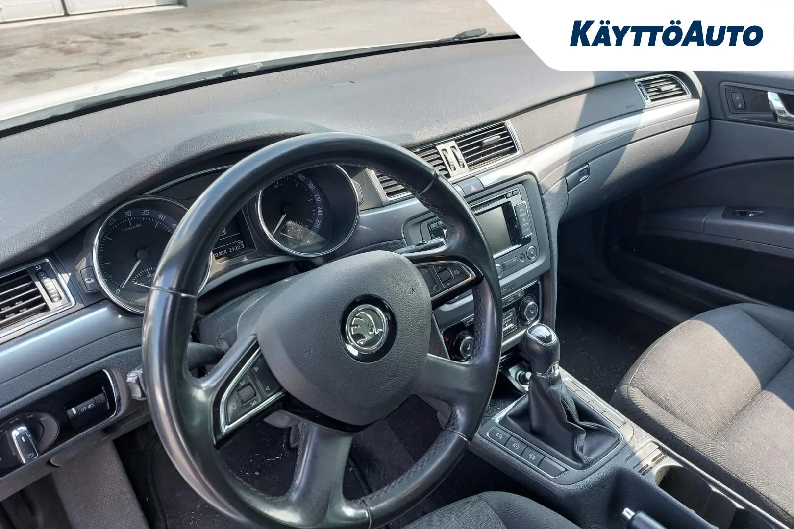 SKODA Superb CJI-725 carousel image