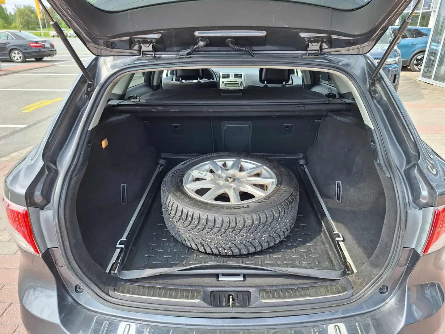 TOYOTA Avensis LZR-767 carousel image