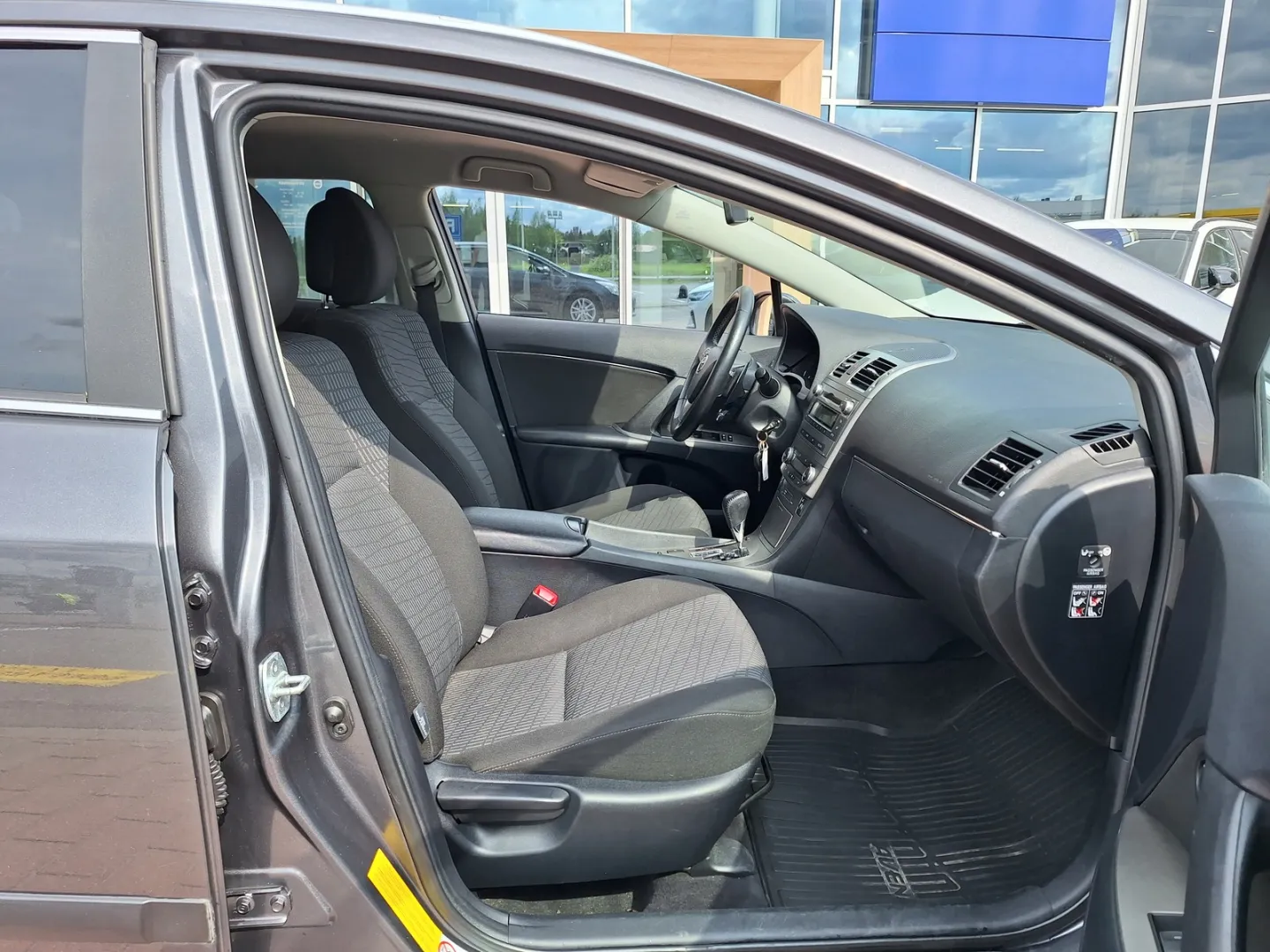 TOYOTA Avensis LZR-767 carousel image
