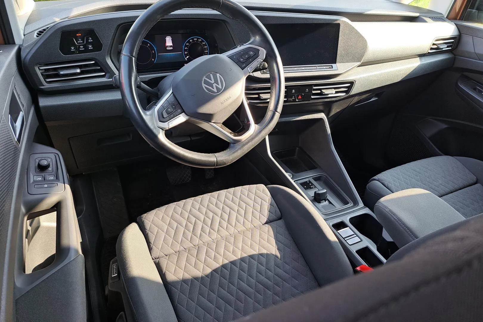 Volkswagen Caddy Maxi ETL-426 carousel image