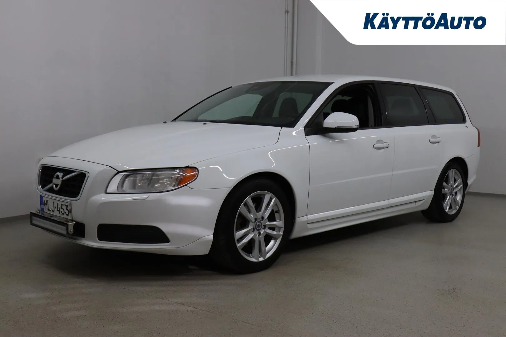 VOLVO V70 MLJ-453 carousel image