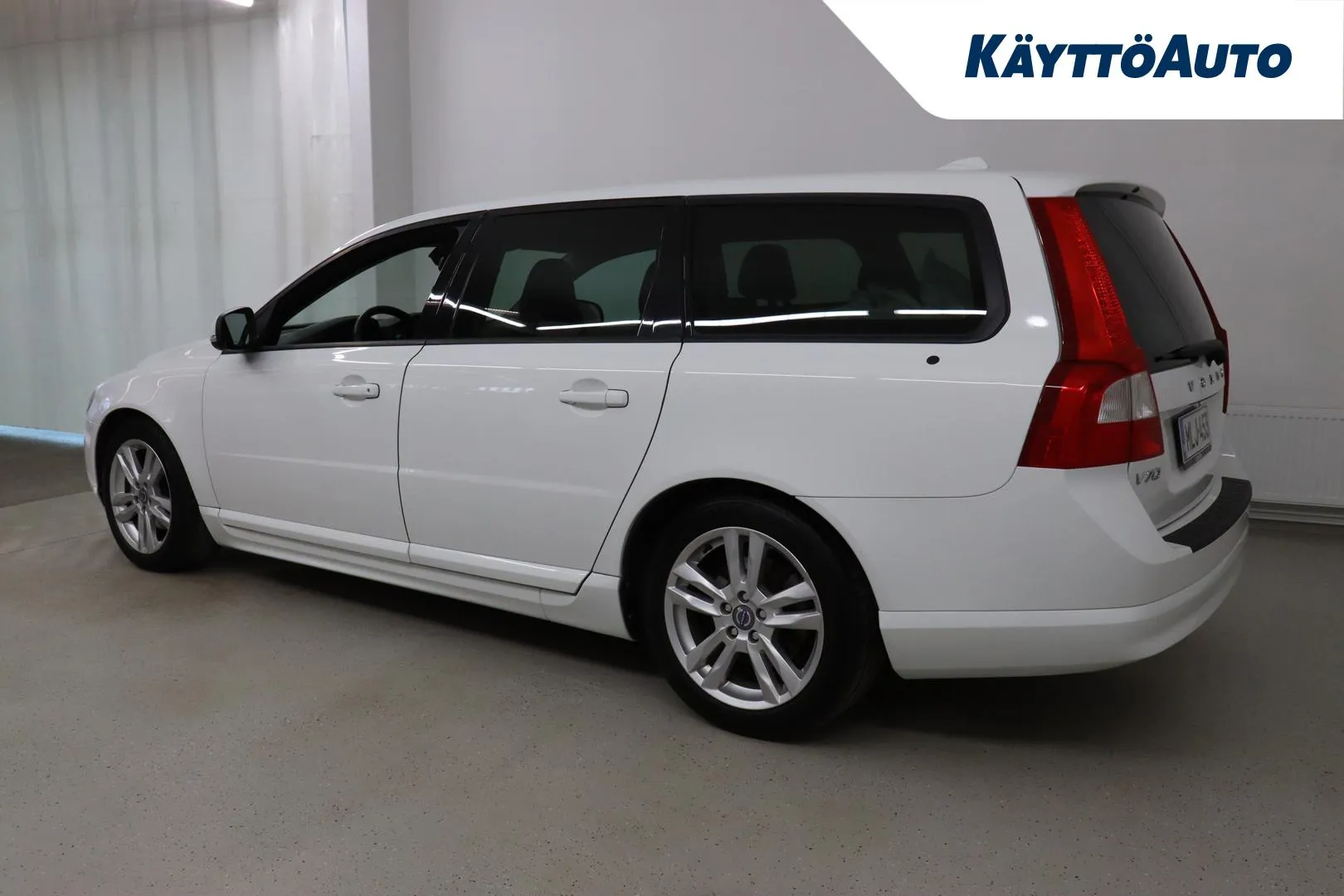 VOLVO V70 MLJ-453 carousel image