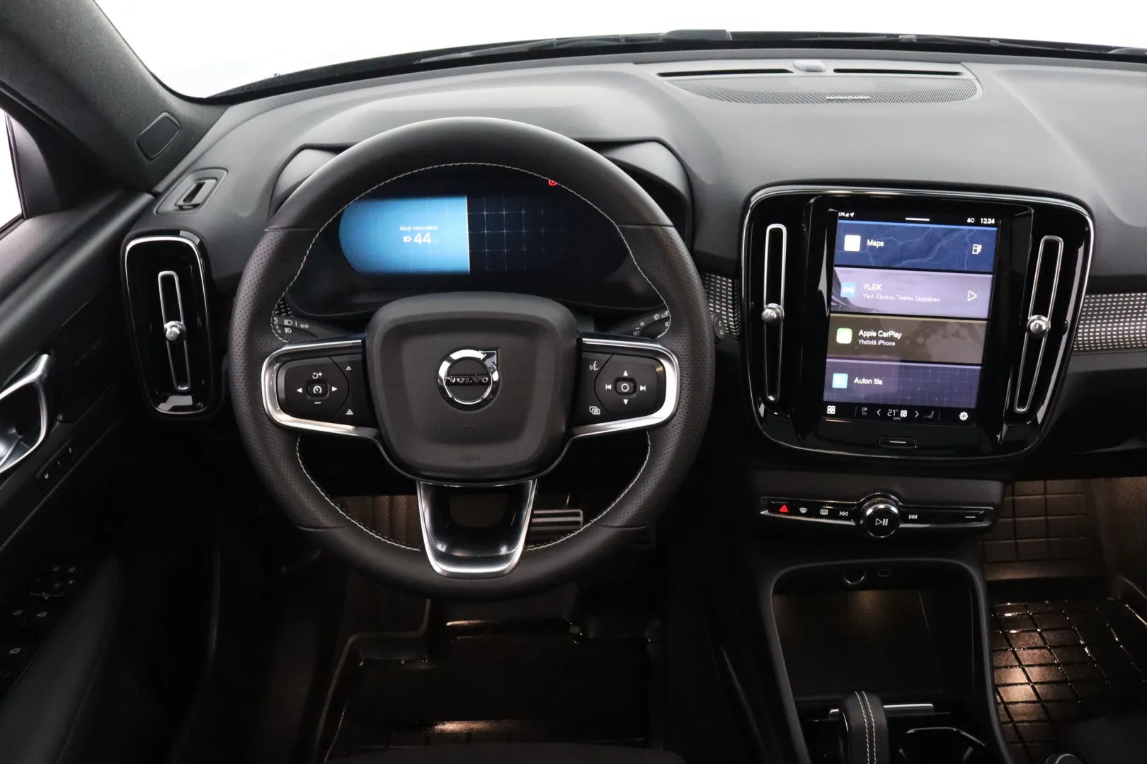 VOLVO XC40 YXO-812 carousel image