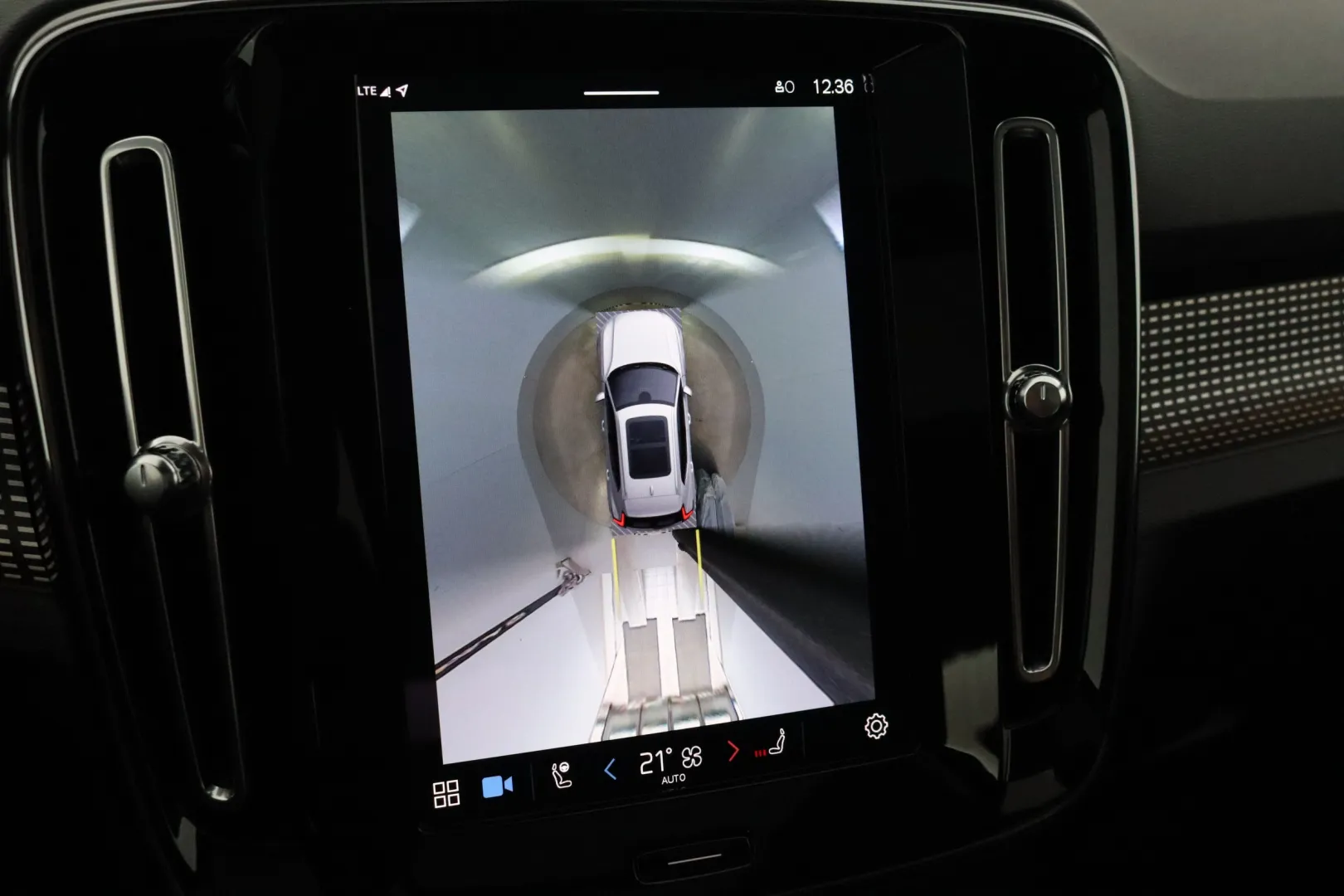 VOLVO XC40 YXO-812 carousel image