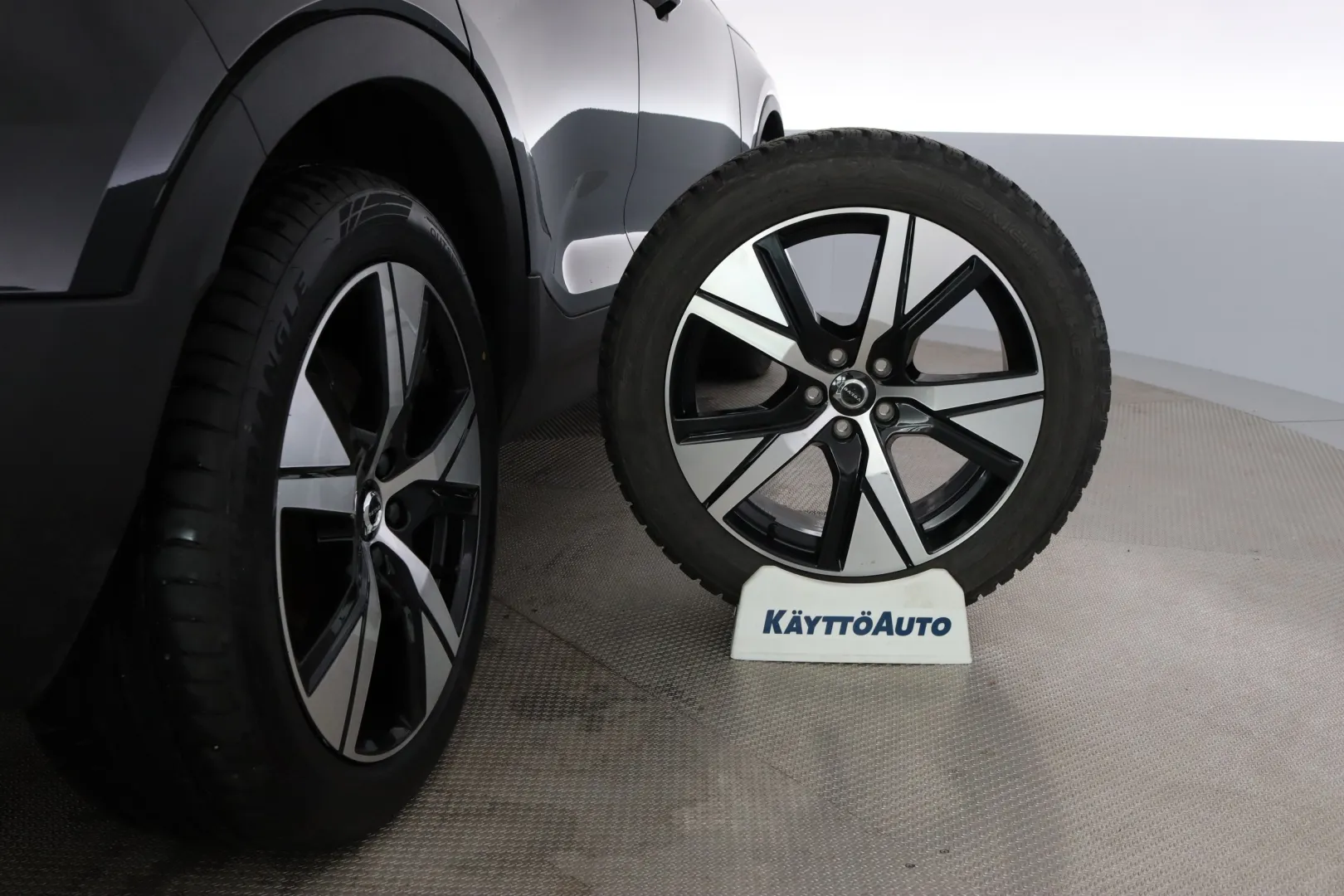VOLVO XC40 YXO-812 carousel image
