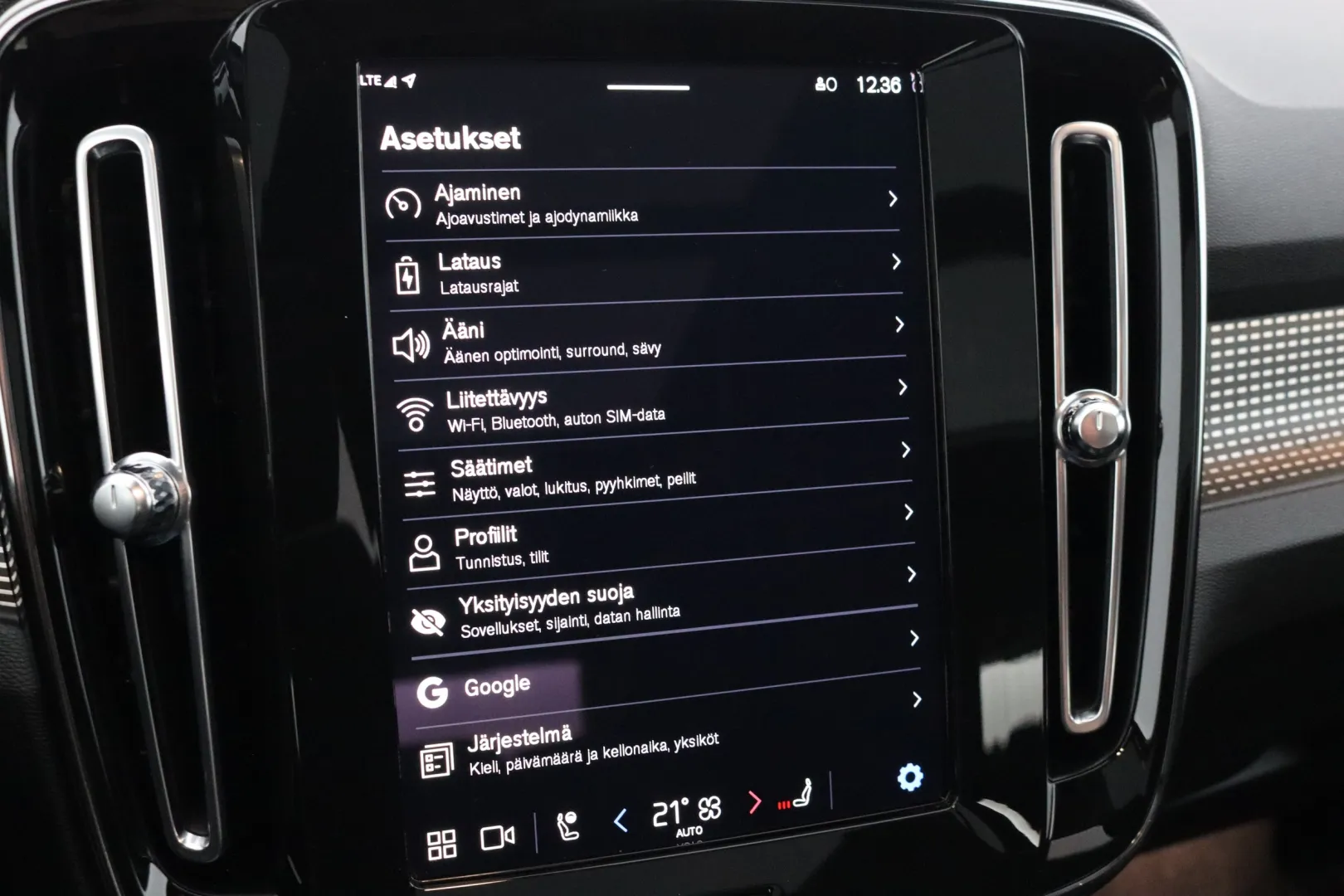 VOLVO XC40 YXO-812 carousel image