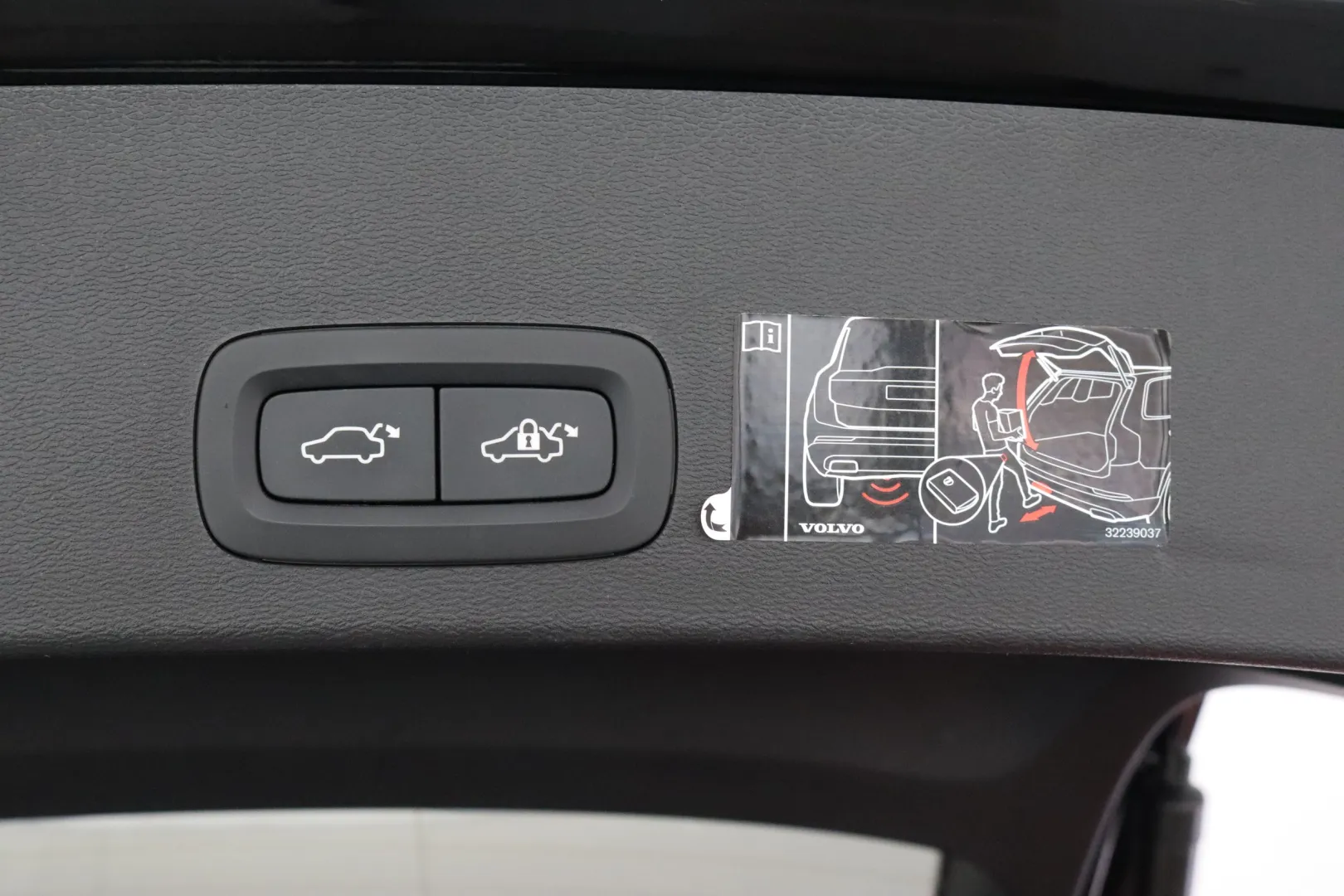 VOLVO XC40 YXO-812 carousel image