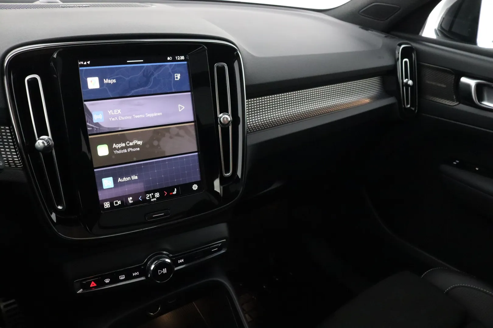 VOLVO XC40 YXO-812 carousel image