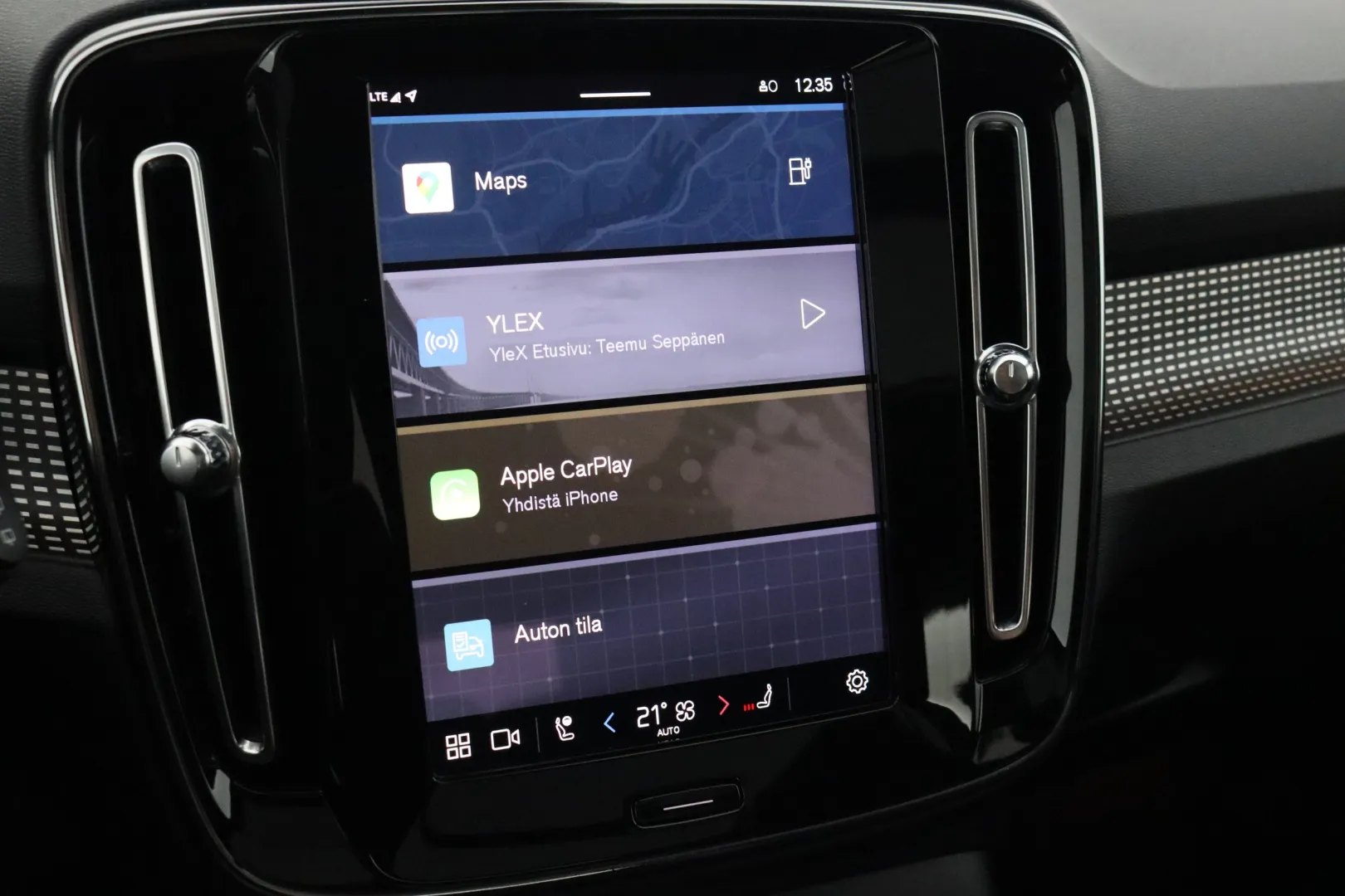 VOLVO XC40 YXO-812 carousel image