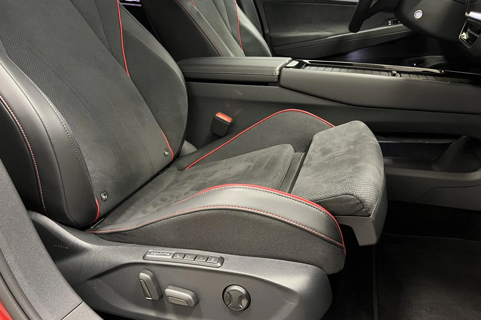 Volkswagen ID.7 RXN-449 carousel image