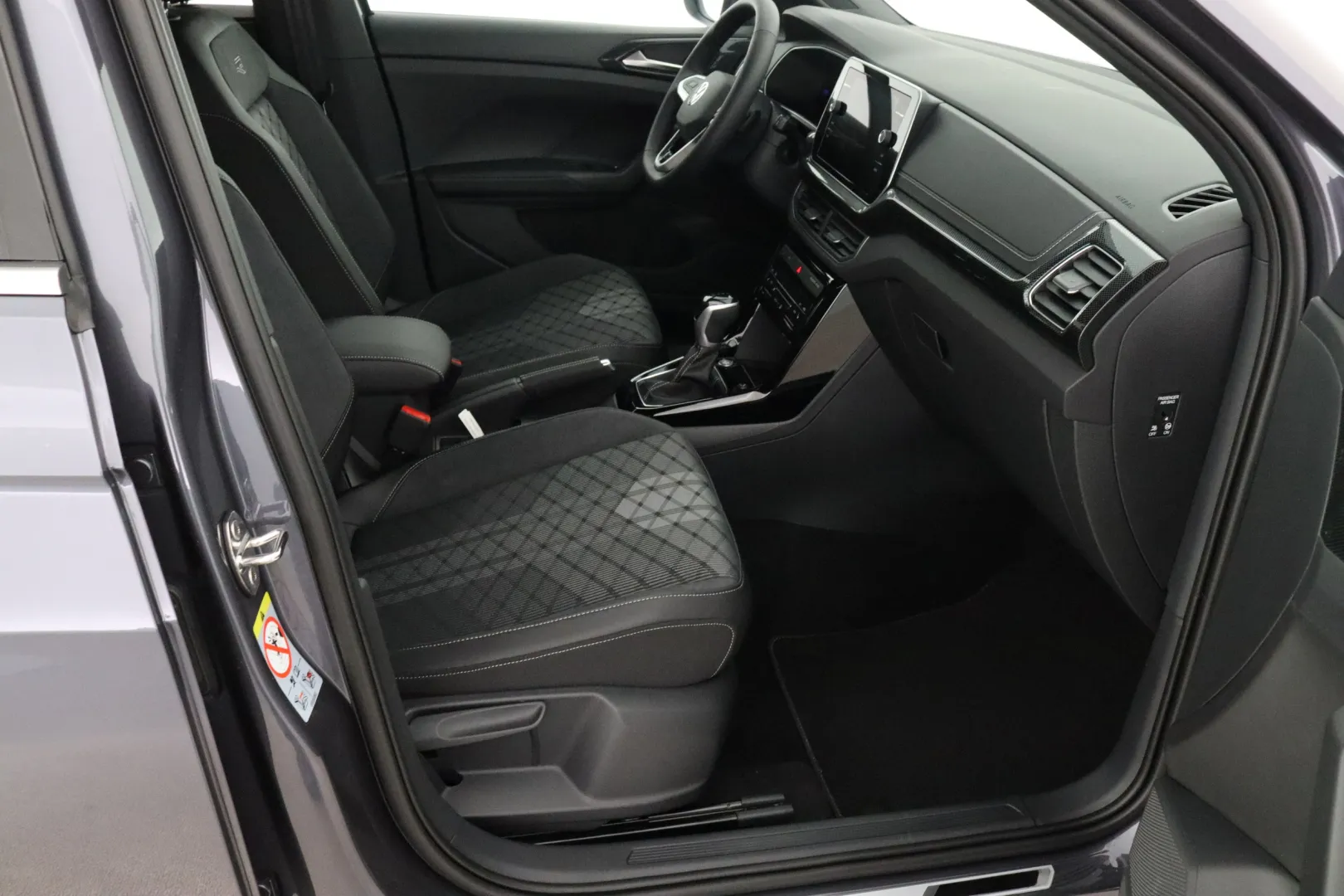 Volkswagen T-Cross JOG-262 carousel image
