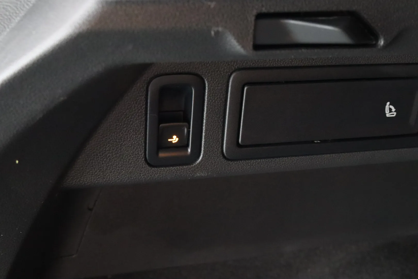 VOLKSWAGEN Tiguan GMH-398 carousel image
