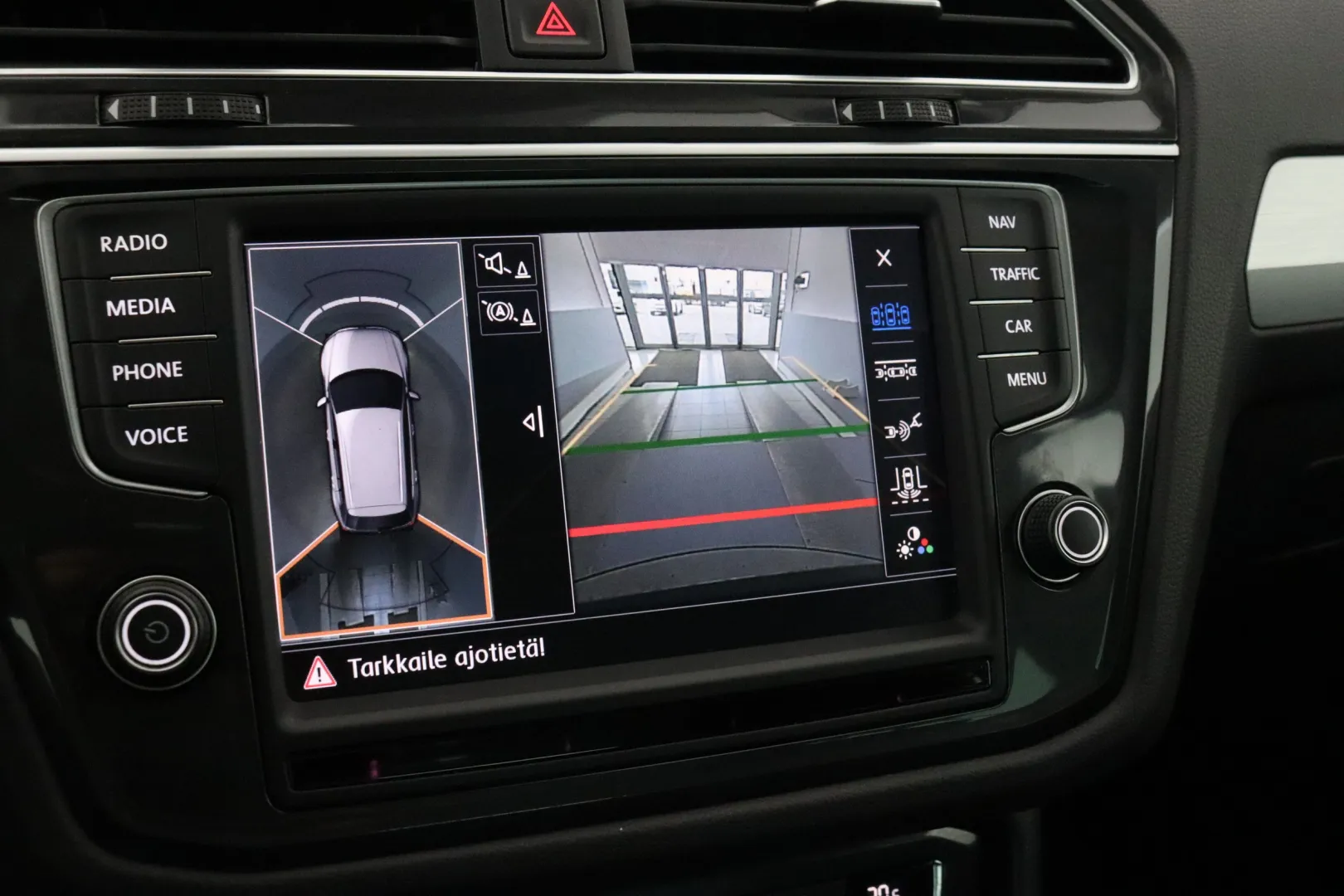 VOLKSWAGEN Tiguan GMH-398 carousel image