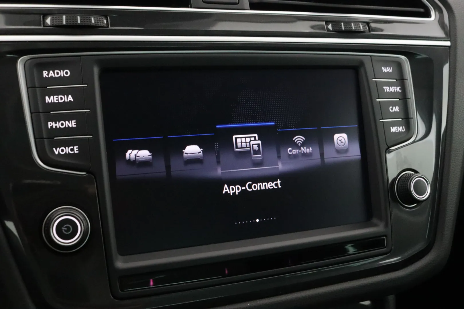 VOLKSWAGEN Tiguan GMH-398 carousel image