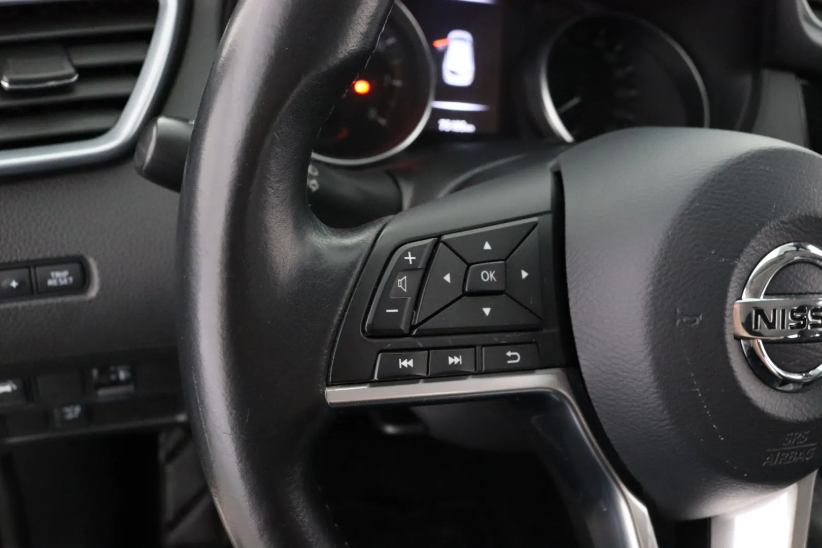 NISSAN Qashqai LOJ-161 carousel image