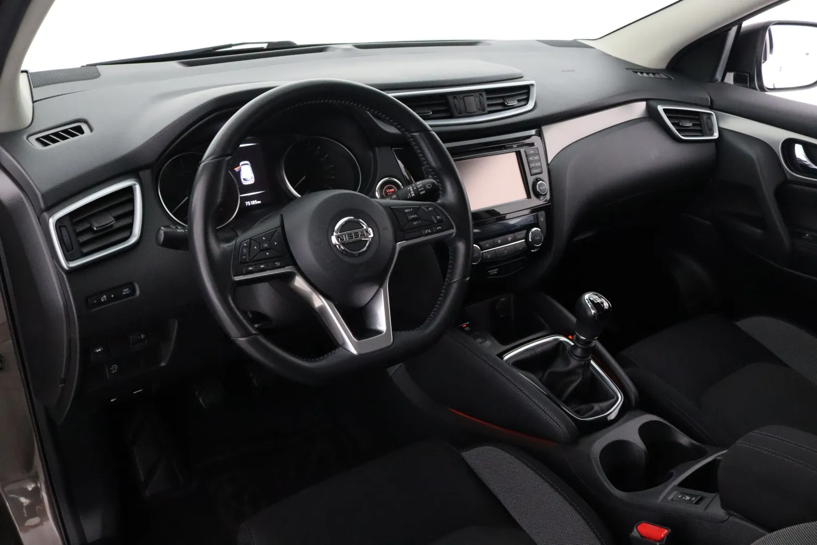 NISSAN Qashqai LOJ-161 carousel image