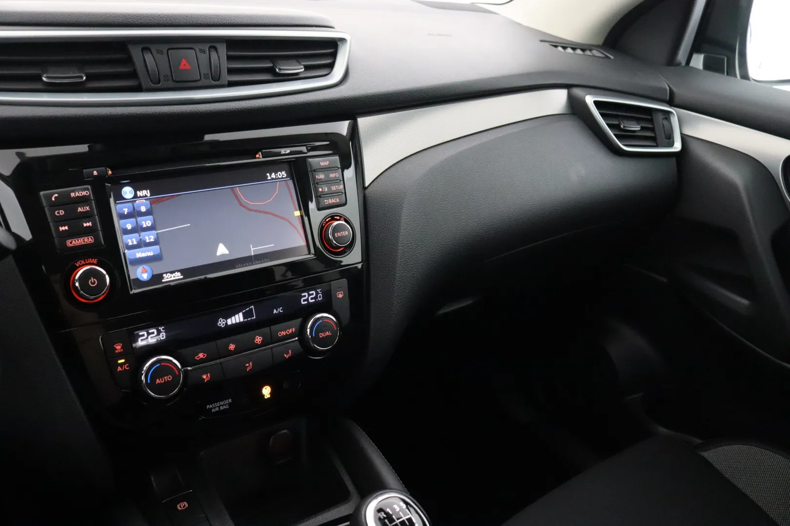 NISSAN Qashqai LOJ-161 carousel image