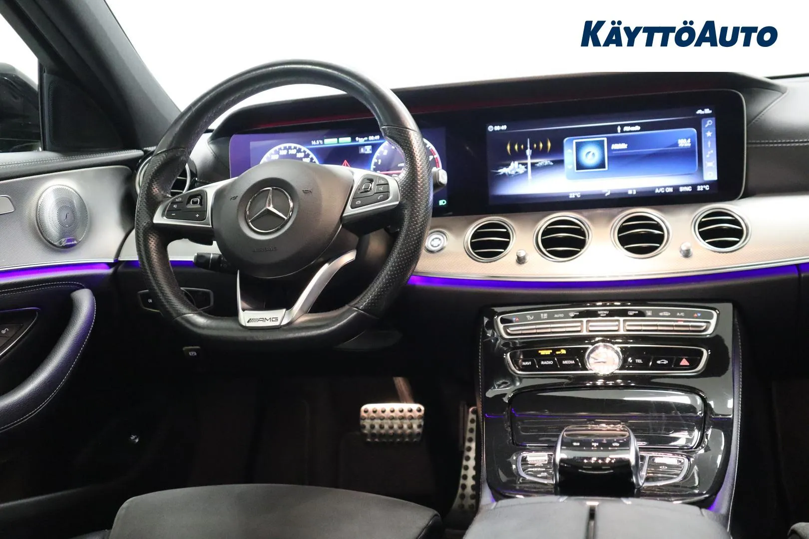 Mercedes-Benz E IPP-523 carousel image