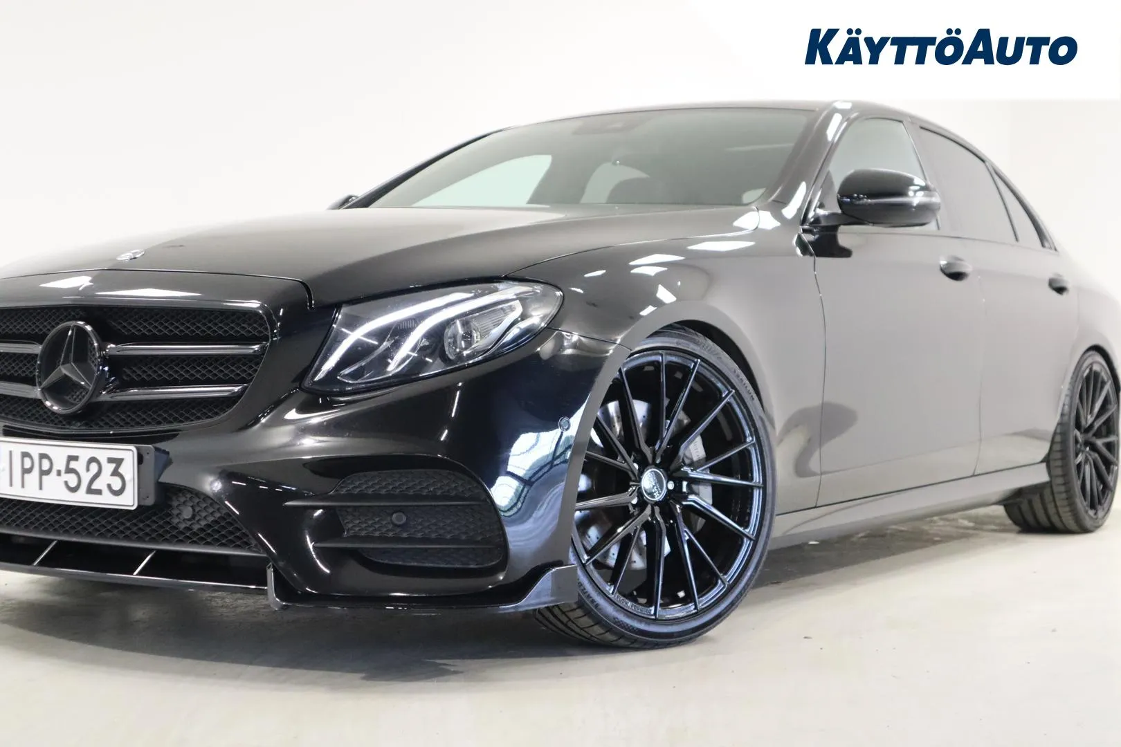 Mercedes-Benz E IPP-523 carousel image