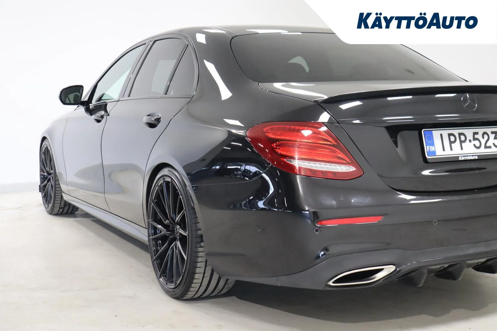 Mercedes-Benz E IPP-523 carousel image