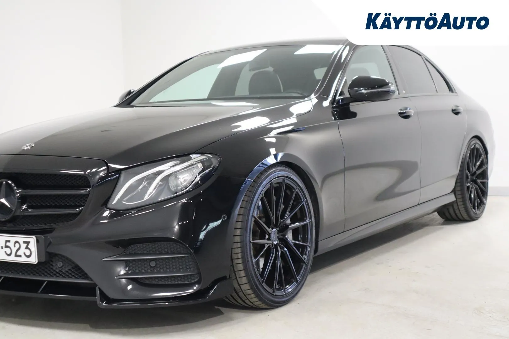 Mercedes-Benz E IPP-523 carousel image