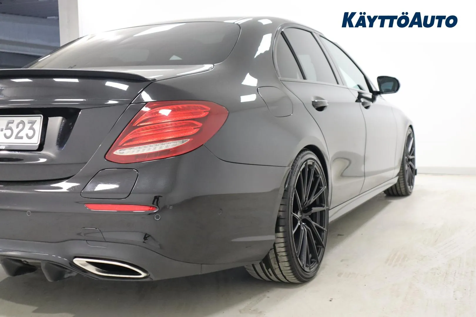 Mercedes-Benz E IPP-523 carousel image