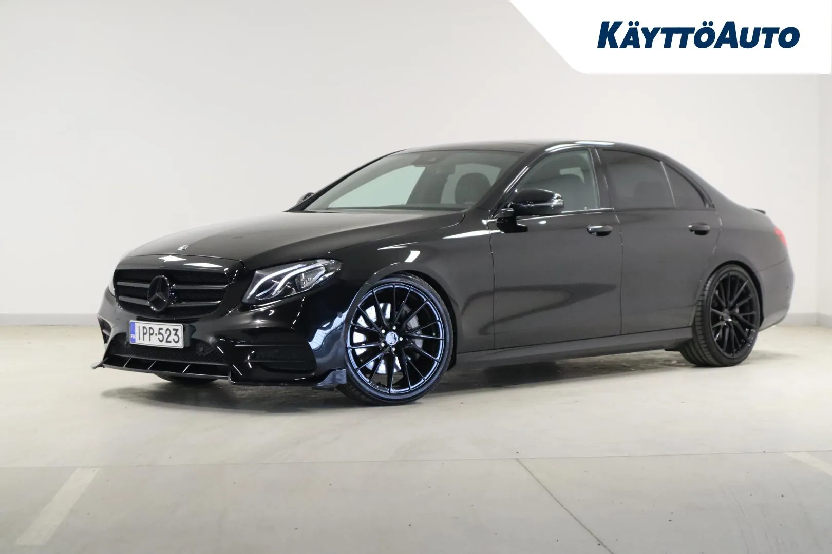 Mercedes-Benz E IPP-523 carousel image