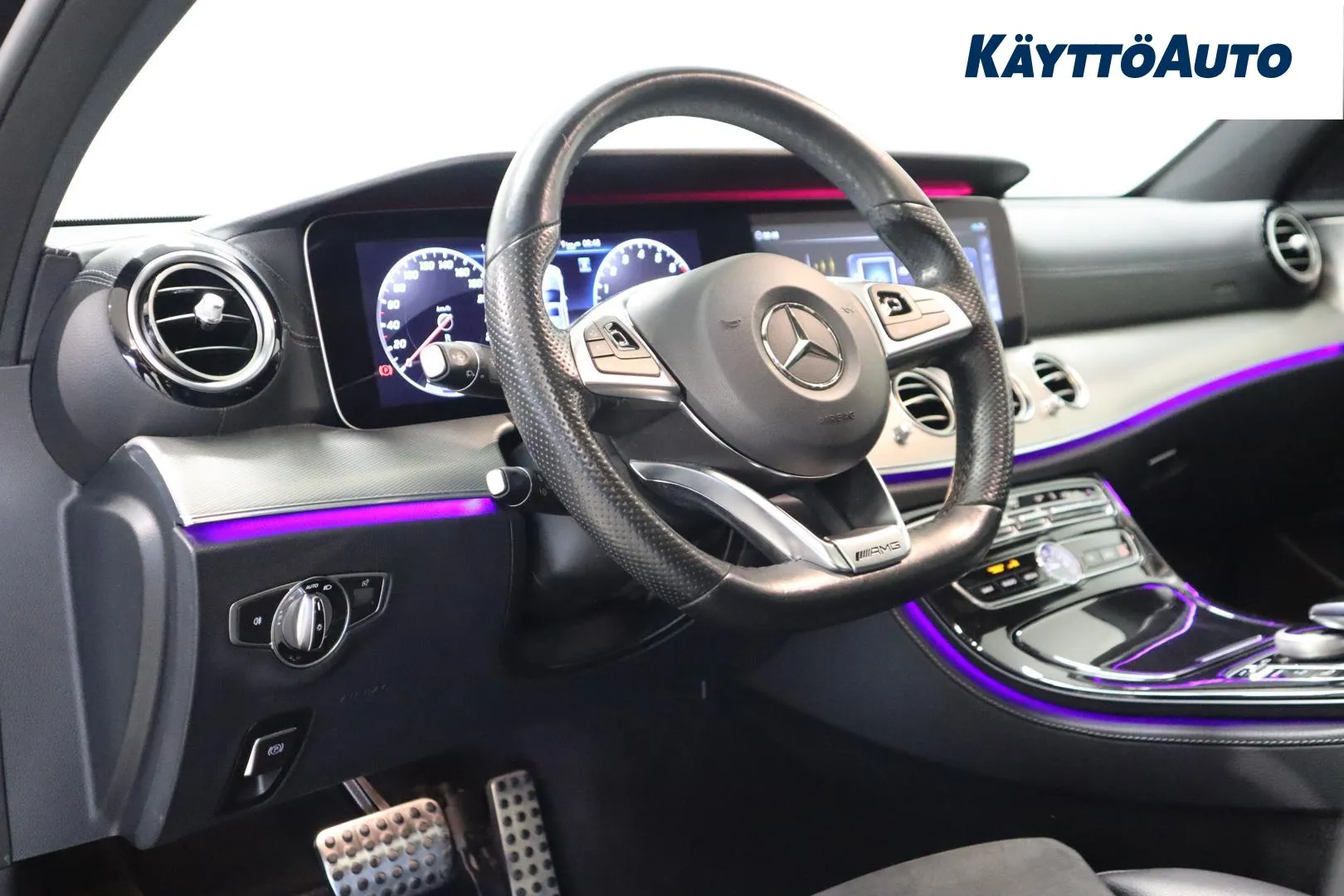 Mercedes-Benz E IPP-523 carousel image