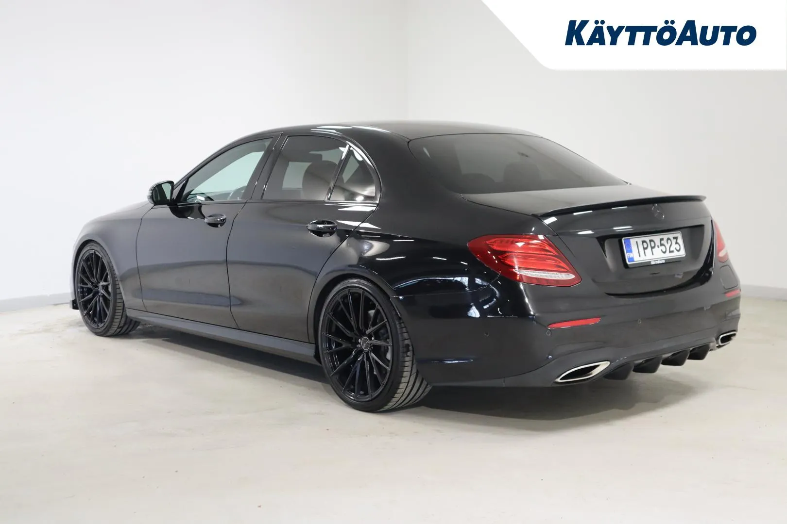 Mercedes-Benz E IPP-523 carousel image